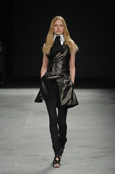 Look 13